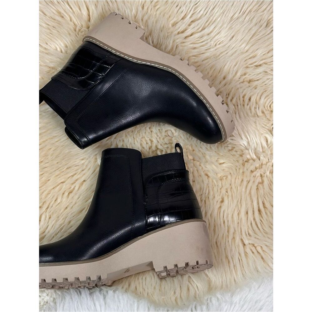 DV by Dolce Vita Black Leather Chelsea Boot with Cream Lug Sole